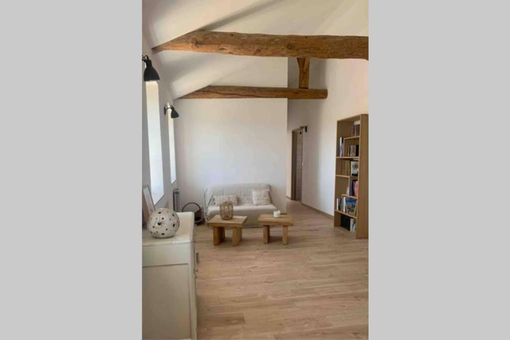 La Providence, Surplombant La Apartment Montbrison